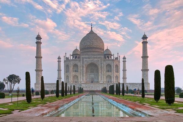 Taj Mahal Monuments in The World