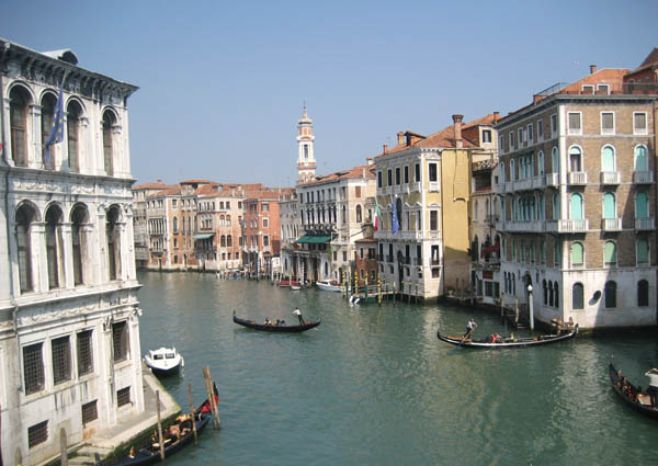 Gondola Rides in Venice – Always a Beautiful and Fun Day